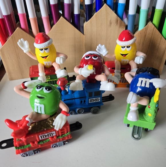 M&M Train Christmas Set 2005 5pc Collectible Plastic Gift Holiday Red Green Mars - Picture 14 of 15